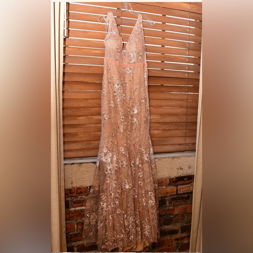WOMEN’S MAC DUGGAL FORMAL DRESS EXCELLENT CONDITION!!! - Picture 4 of 6